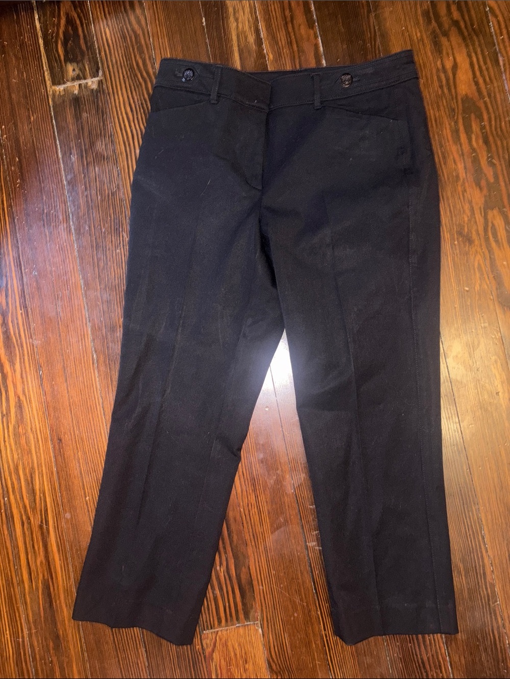Black capri pants